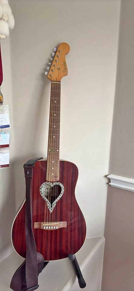 fender heart shape malibu DISCONTINUED