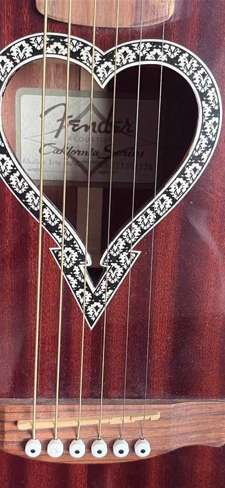 fender heart shape malibu DISCONTINUED - photo 2