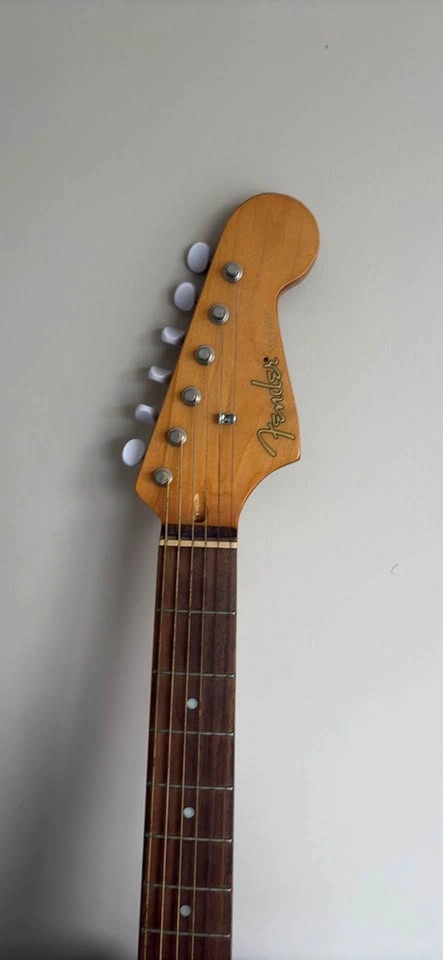 fender heart shape malibu DISCONTINUED - photo 3