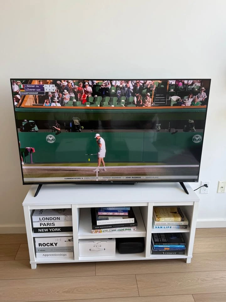 TV console (pick up in fort greene) - photo 2