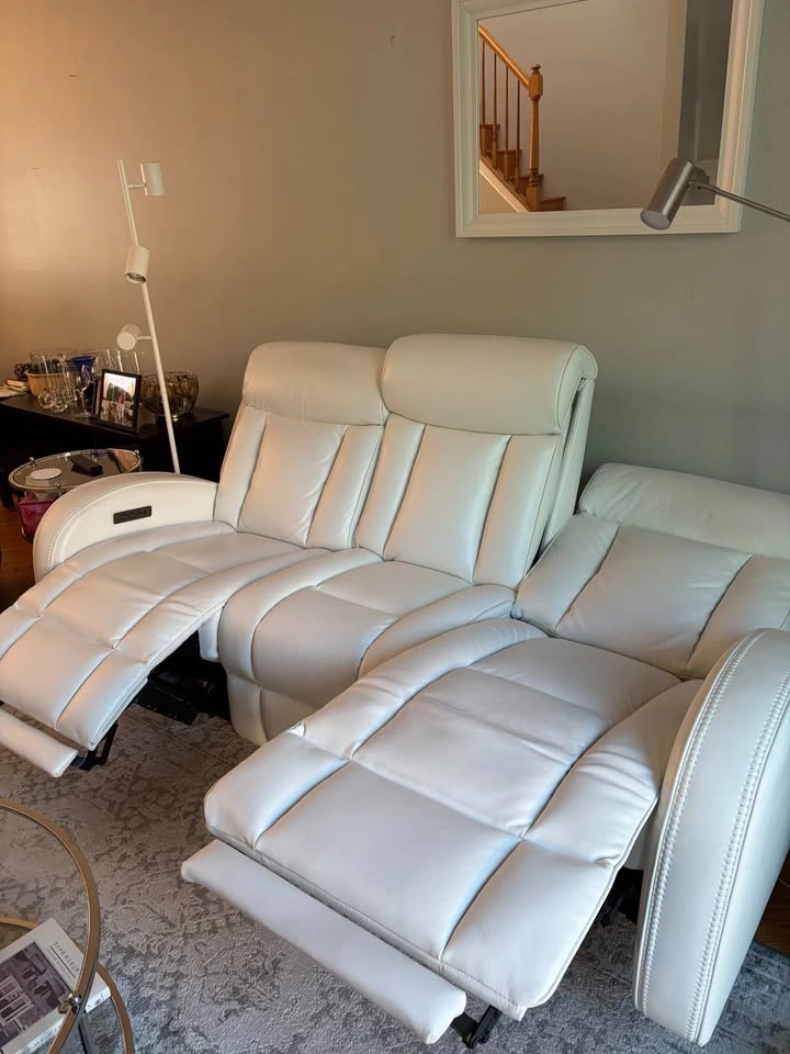 White 84'' Power Double Reclining Sofa with Power Headrest - photo 2