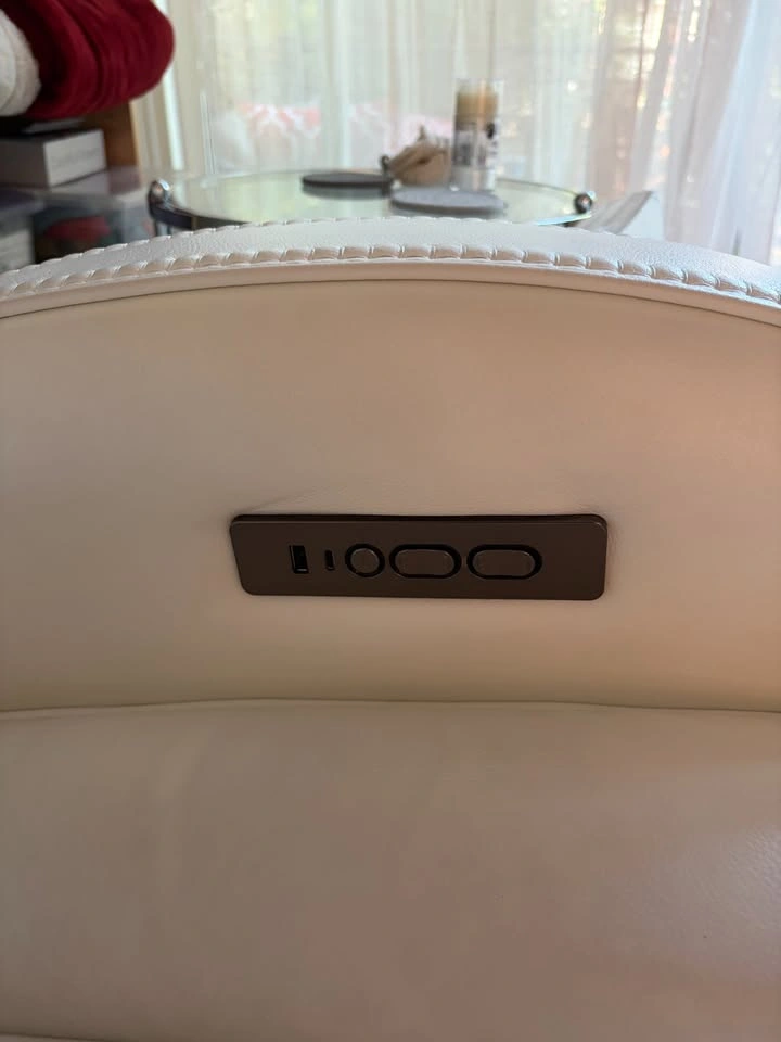 White 84'' Power Double Reclining Sofa with Power Headrest - photo 4