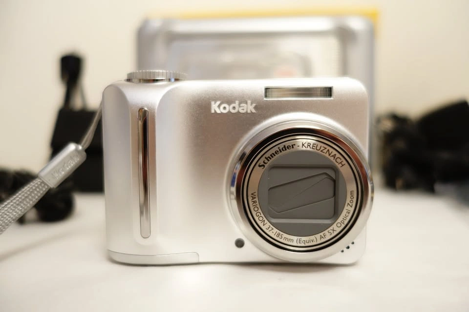 Kodak EasyShare C875 8MP Digital Camera & Photo Printer Bundle - photo 3