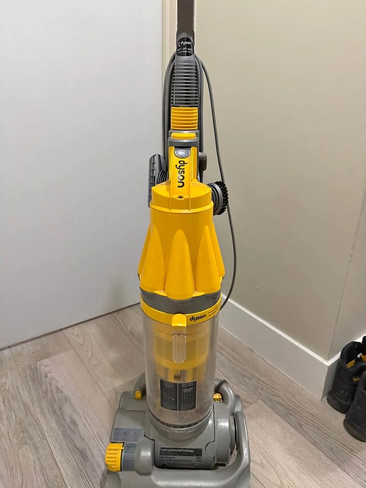 Dyson Upright Vacuum Cleaner Yellow/Grey