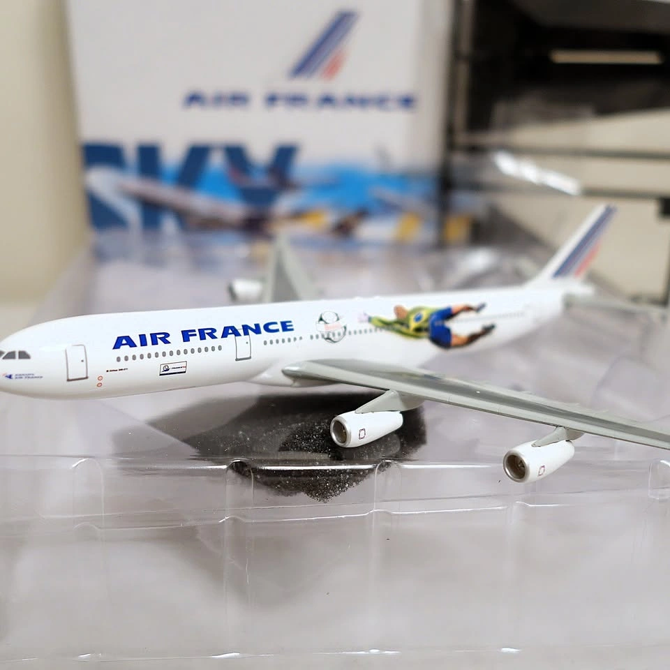 Vintage Sky Club 1:400 Air France A340-311 World Cup '98 Model - photo 2