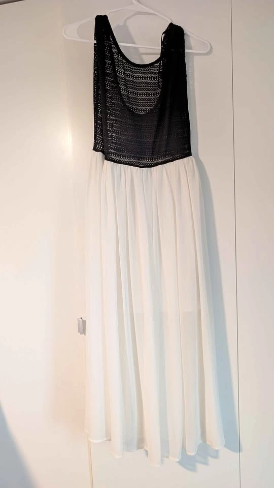 Women's formal Dresses small-medium - photo 2