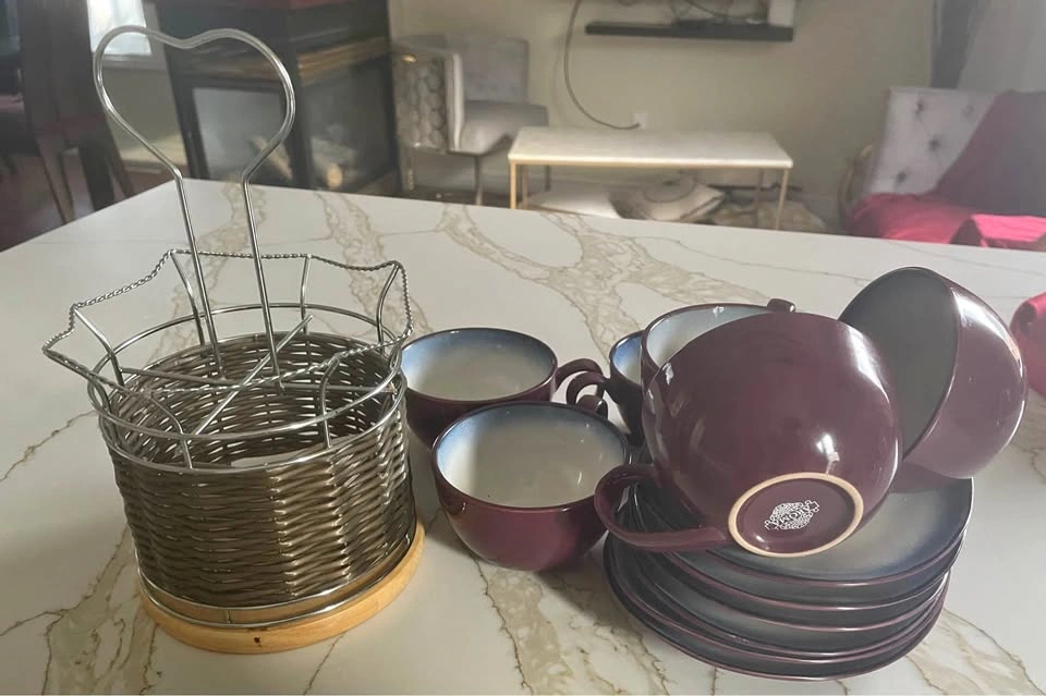 Tea cups + saucer
