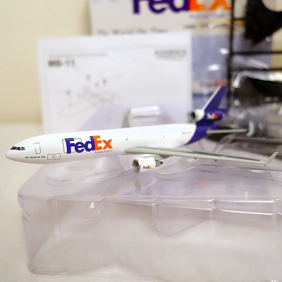 New Vintage Dragon Wings FedEx MD-11 1:400 Scale Model - photo 2