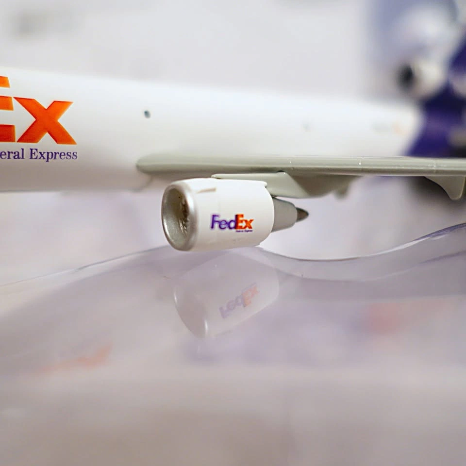 New Vintage Dragon Wings FedEx MD-11 1:400 Scale Model - photo 4