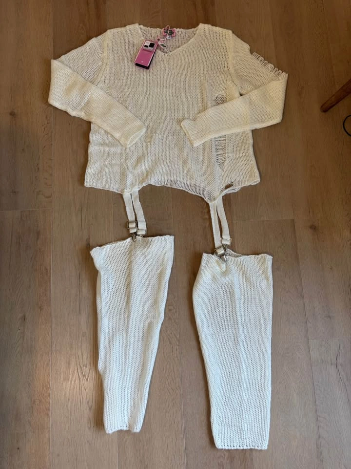BNWT! Cream knit sweater with matching leg warmers set 🤍 - photo 2