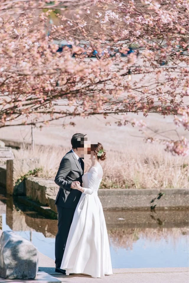 White Long Sleeve Satin Wedding Dress - photo 3