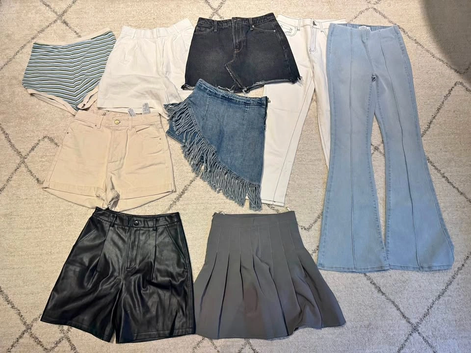 9 Pieces Women's Bottoms Clothing Bundle