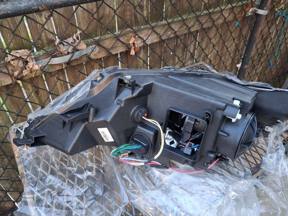 2014-2020 Chevy Impala RH Side Headlight - photo 3