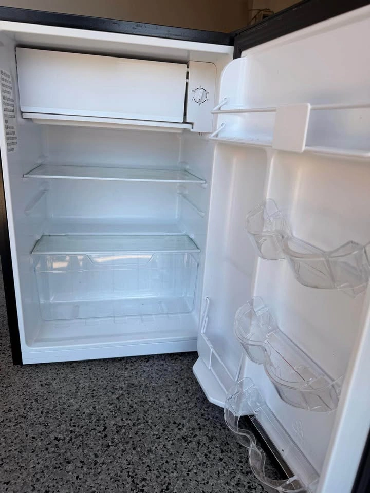Moving out sale | Hamilton Beach Mini Fridge - photo 2