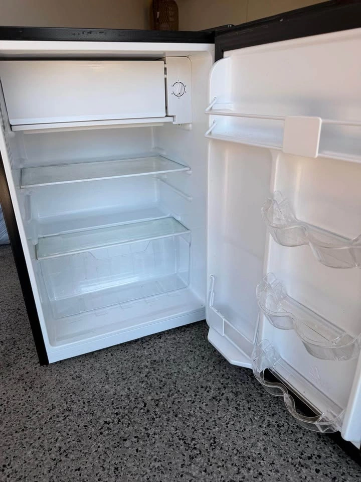Moving out sale | Hamilton Beach Mini Fridge - photo 3
