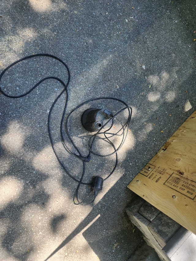 Mastercraft 1/3 HP Submersible Utility Pump – Works Great - photo 2