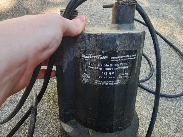 Mastercraft 1/3 HP Submersible Utility Pump – Works Great - photo 3
