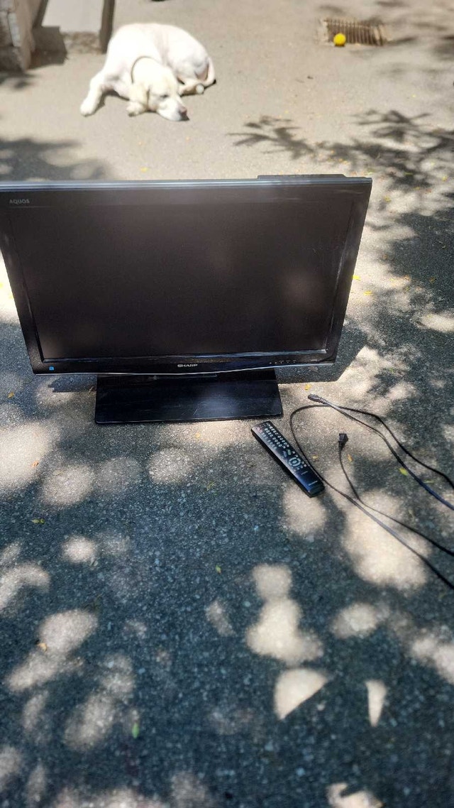 Sharp AQUOS LCD TV with Remote – Works Great!