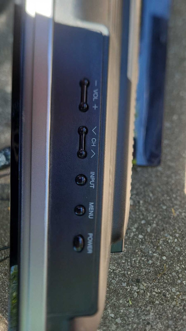 Sharp AQUOS LCD TV with Remote – Works Great! - photo 3