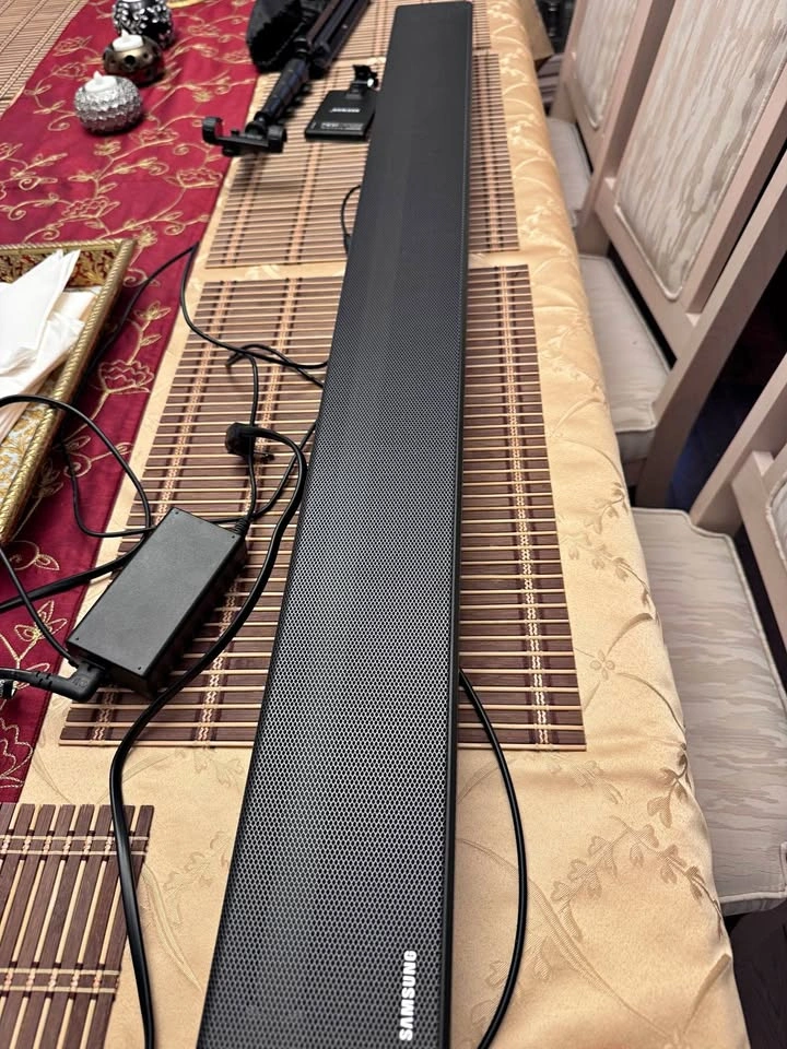 Samsung 3.1-Channel 360W Soundbar System
