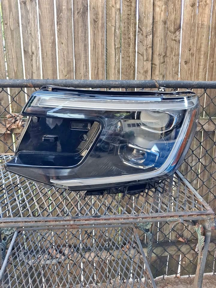 Volkswagen Headlight 3CN.941.081.L