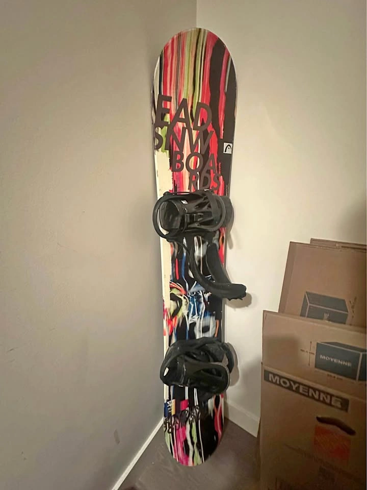 Snowboard with binding