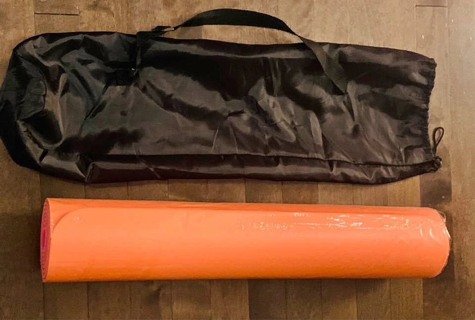 Brand new yoga mat and 2 bags