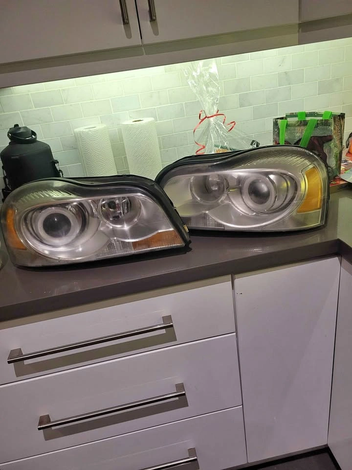 OEM Genuine Volvo Bi-Xenon Headlights – 2010 Volvo XC90 – Pair