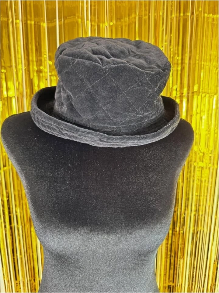 Vintage 90's Black Crushed Velvet Quilted Bucket Cloche Hat - photo 2