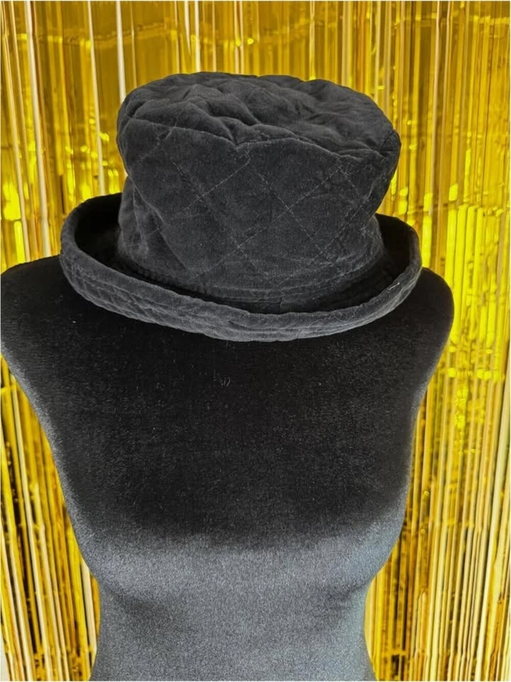Vintage 90's Black Crushed Velvet Quilted Bucket Cloche Hat - photo 3