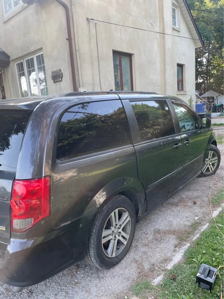 Dodge Grand Caravan (for parts) - photo 2