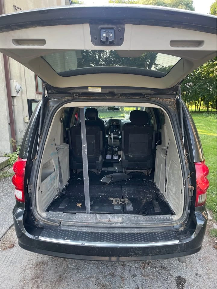 Dodge Grand Caravan (for parts) - photo 4