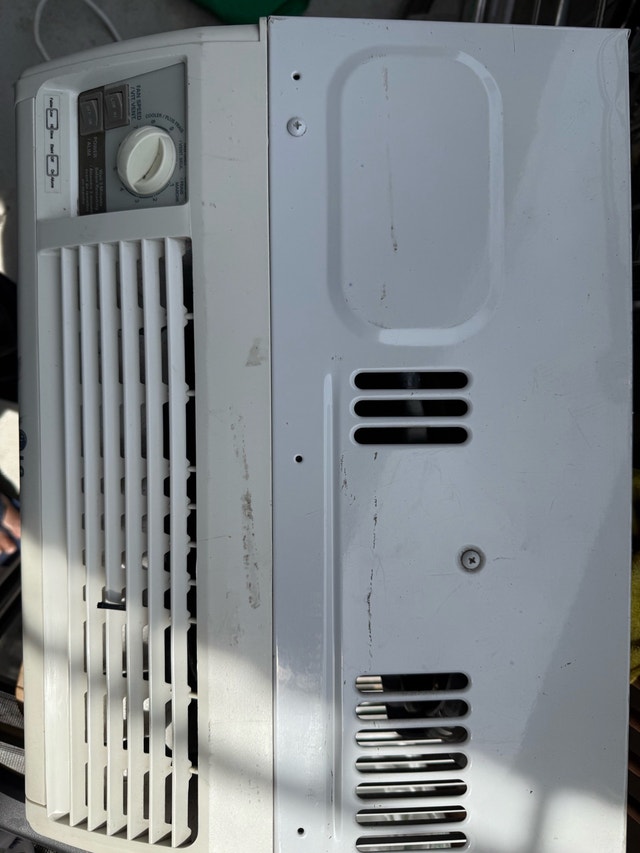 LG 5,000 BTU Window AC – Works great, quiet, cold - photo 3