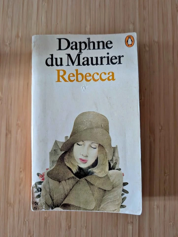 Daphne du Maurier Rebecca Penguin Paperback