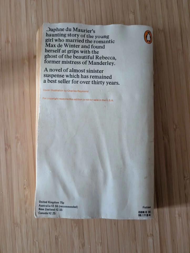 Daphne du Maurier Rebecca Penguin Paperback - photo 2