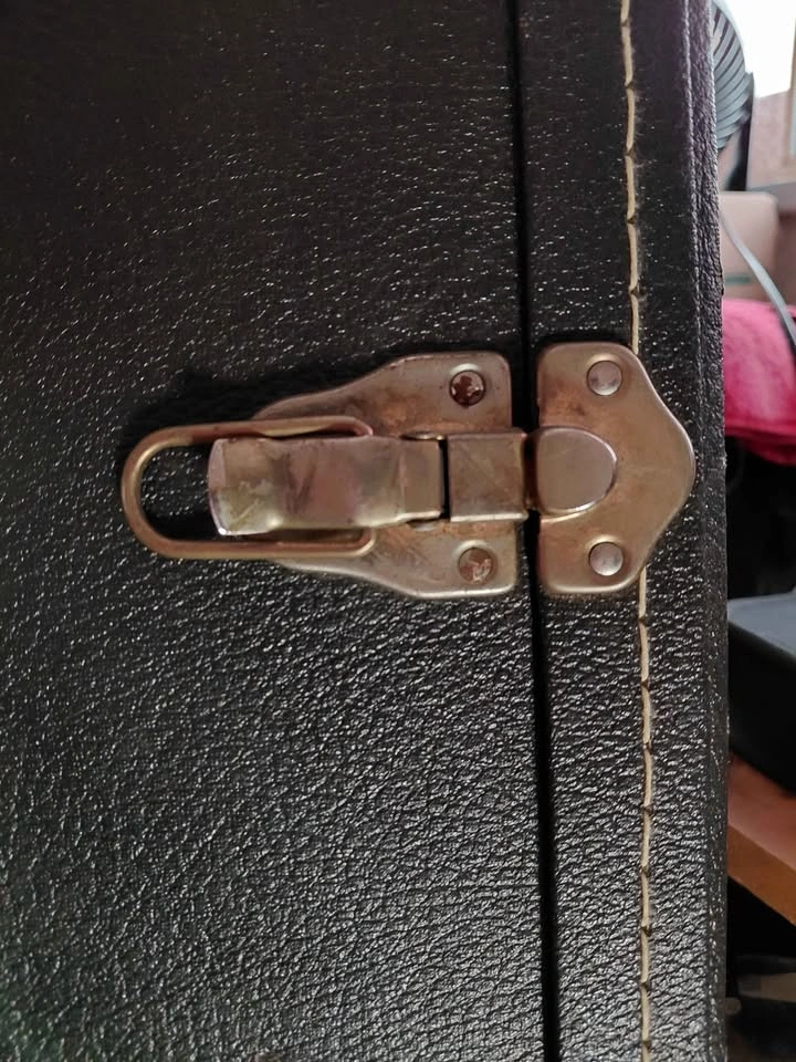 Hard Case for Classical Guitar - photo 5
