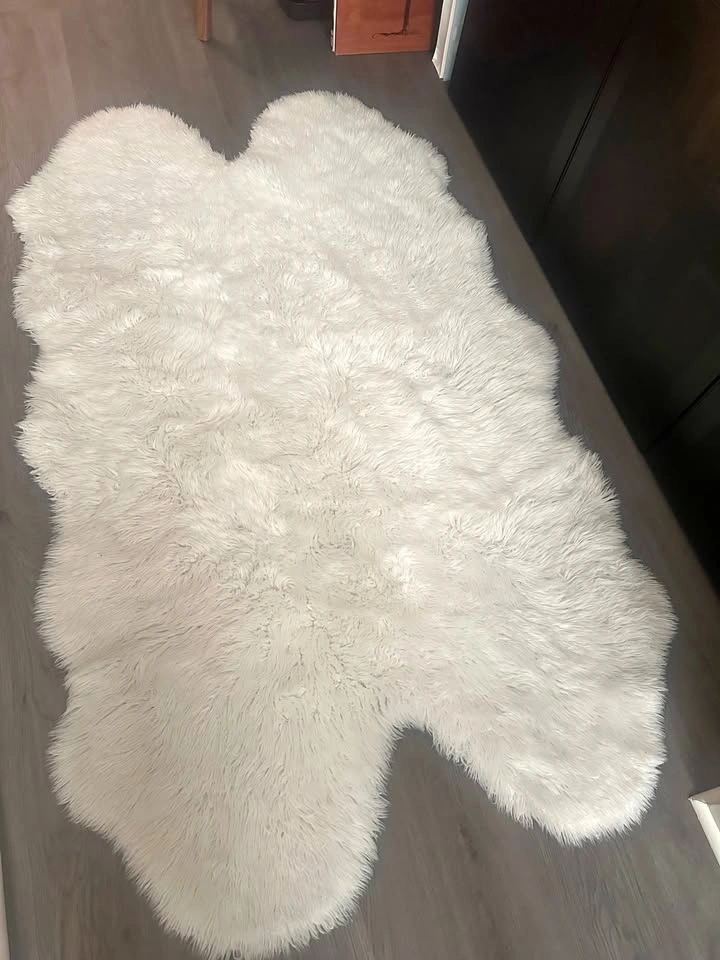 Ivory faux fur rug ~4x6 feet