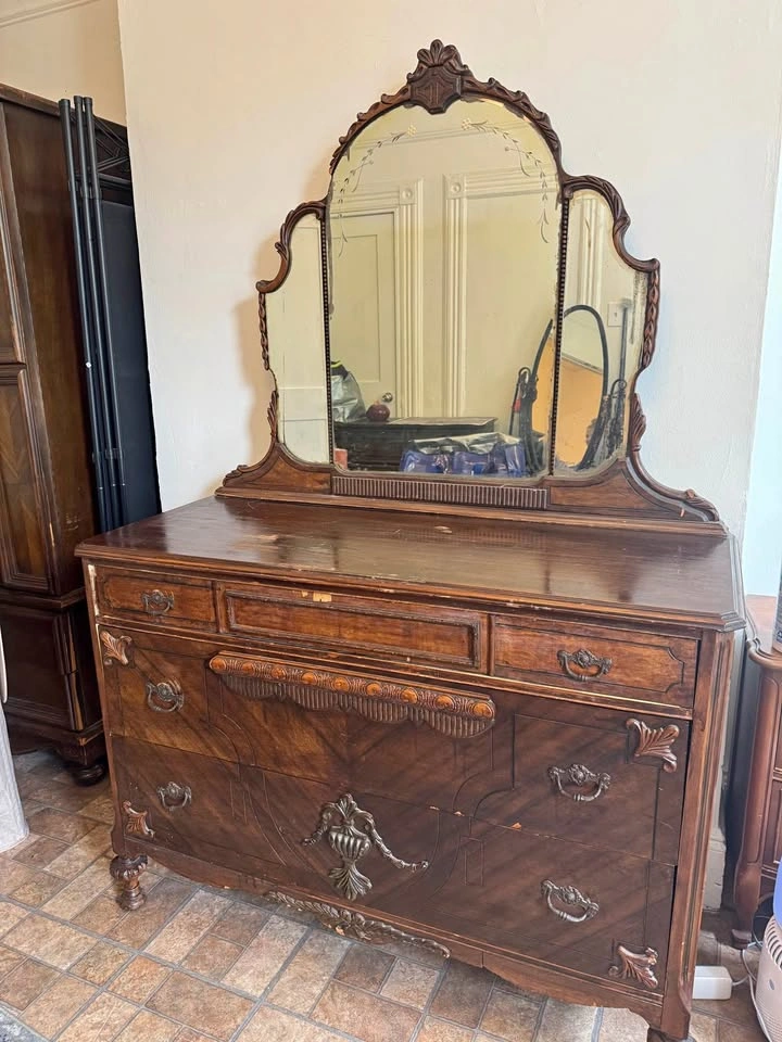 vintage vanity dresser