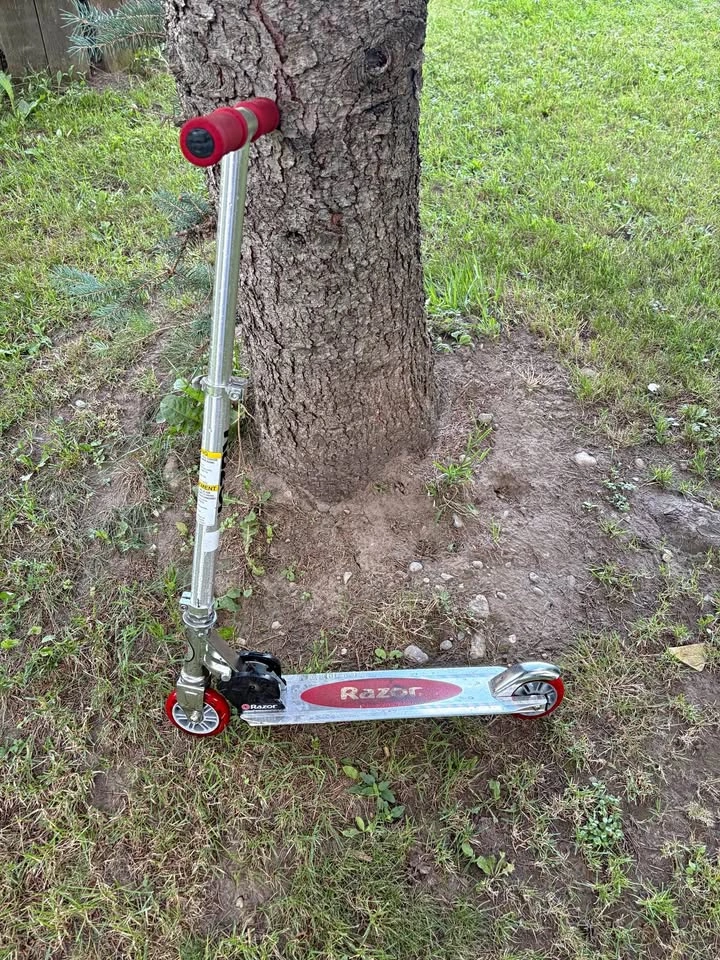 2 Razor scooters