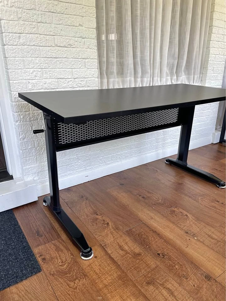 Devaise Adjustable Computer Desk