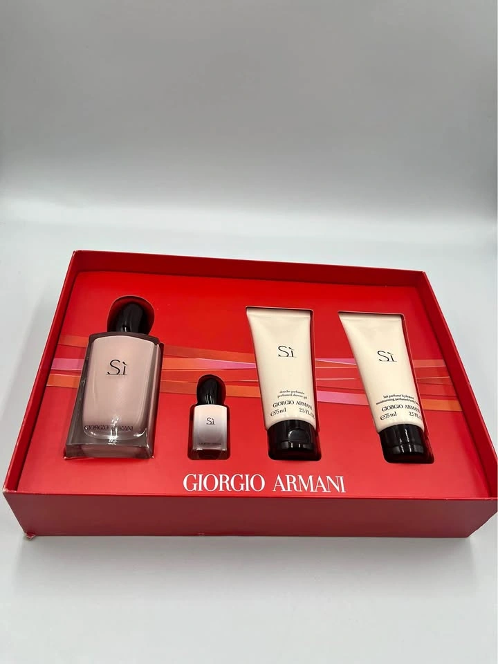 Rare Giorgio Armani Sì Eau de Parfum Gift Set