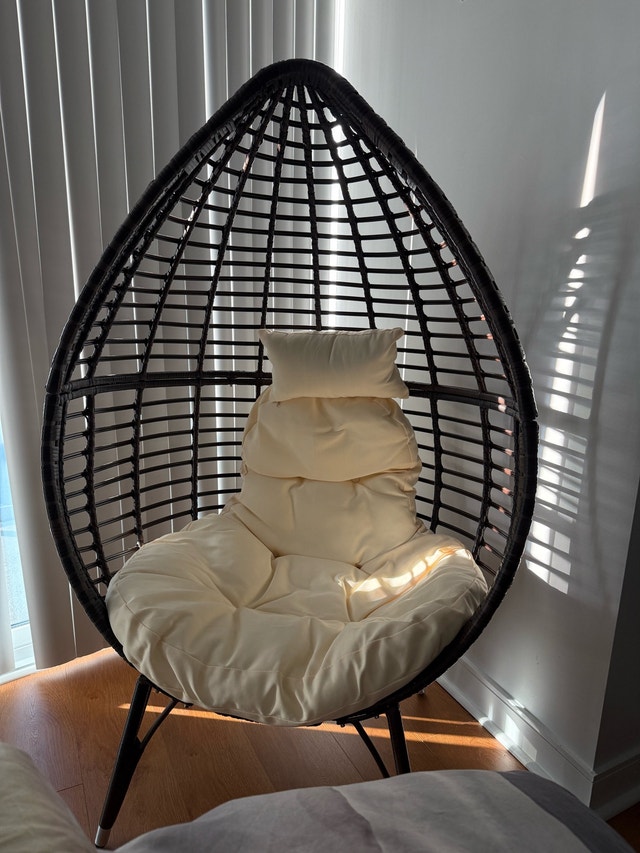 egg chair - teardrop wicker chair