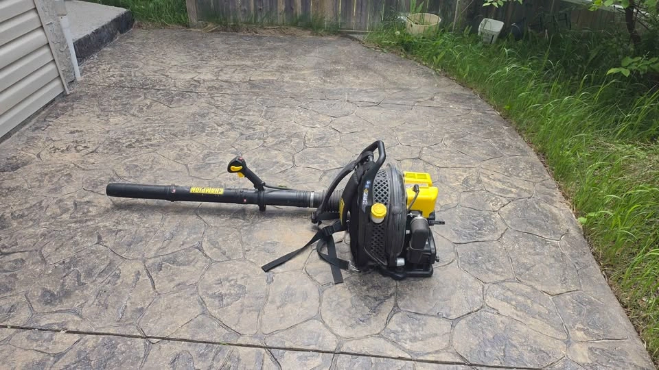 Champion Backpack Leaf Blower - photo 2