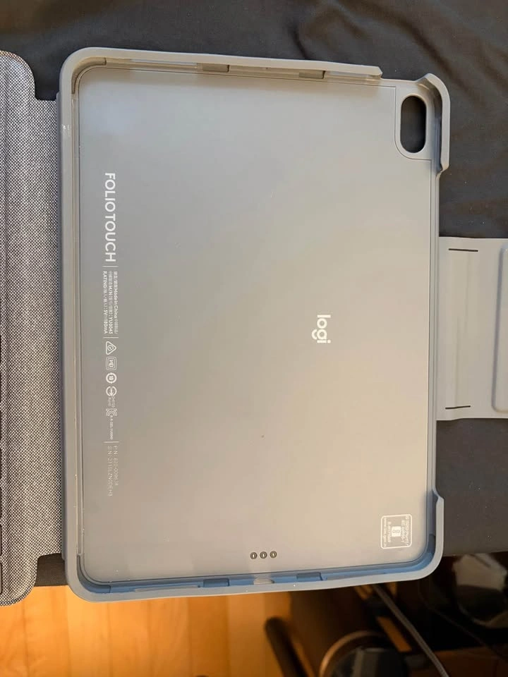 Logitech Folio Touch for iPad Air 11” - photo 4
