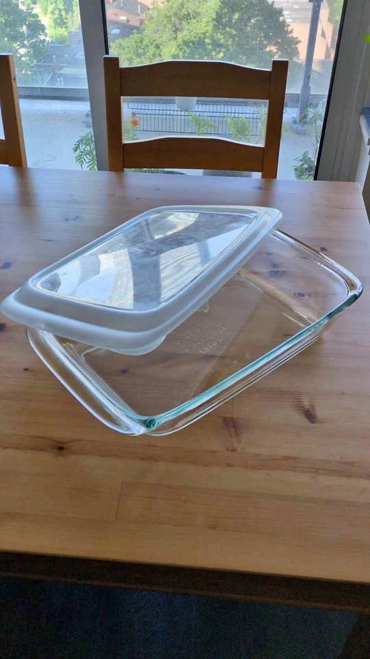 OXO glass baking dish with lid 3 qt