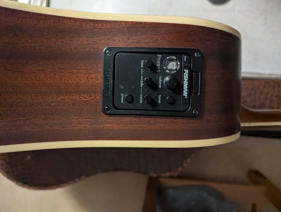 Cort Acoustic Guitar w/hard case - photo 5