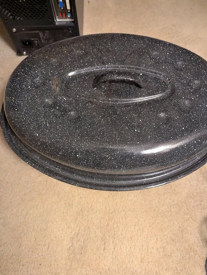 Oval Roasting Pan with Lid