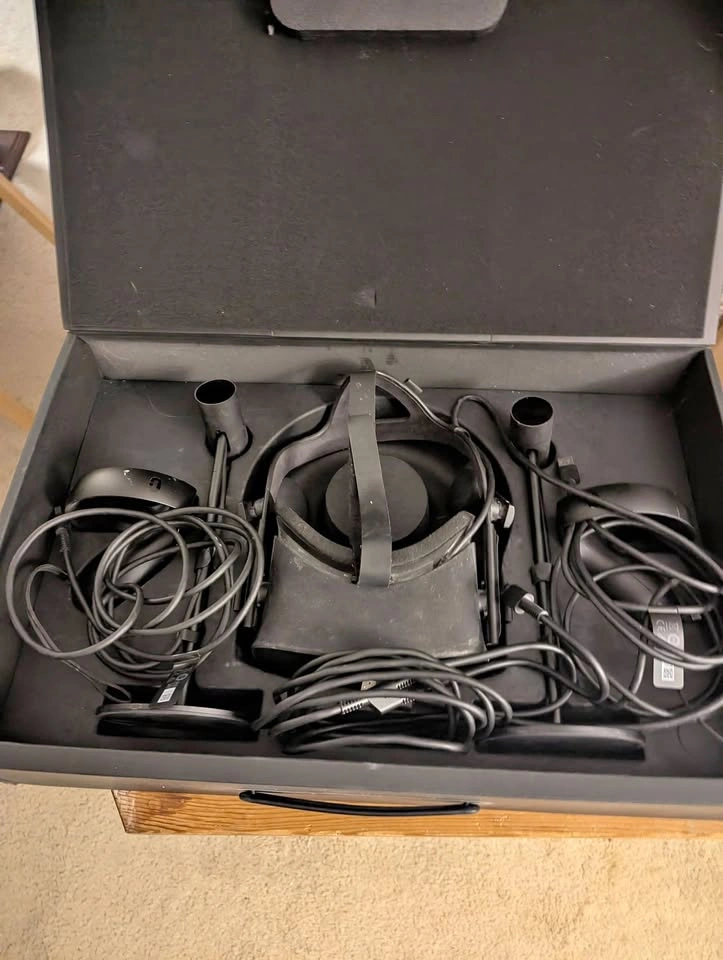Oculus Rift VR Headset with Touch Controllers and Sensors
