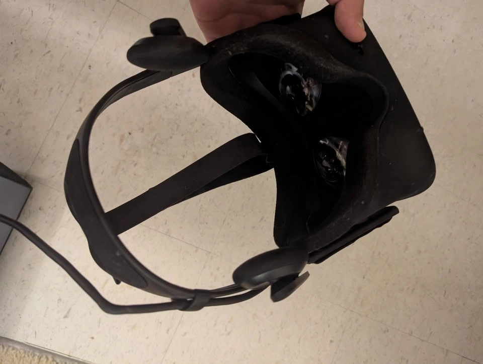 Oculus Rift VR Headset with Touch Controllers and Sensors - photo 3