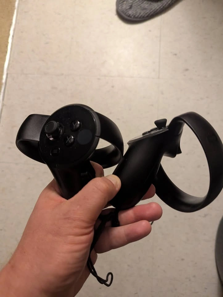 Oculus Rift VR Headset with Touch Controllers and Sensors - photo 5